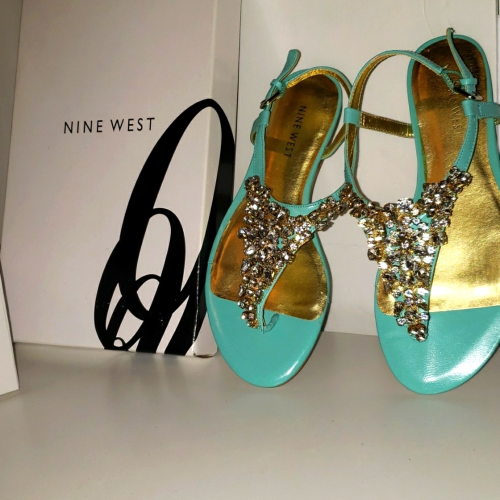 Brand New Nine West Seahorse Jeweled Sandals Size 6